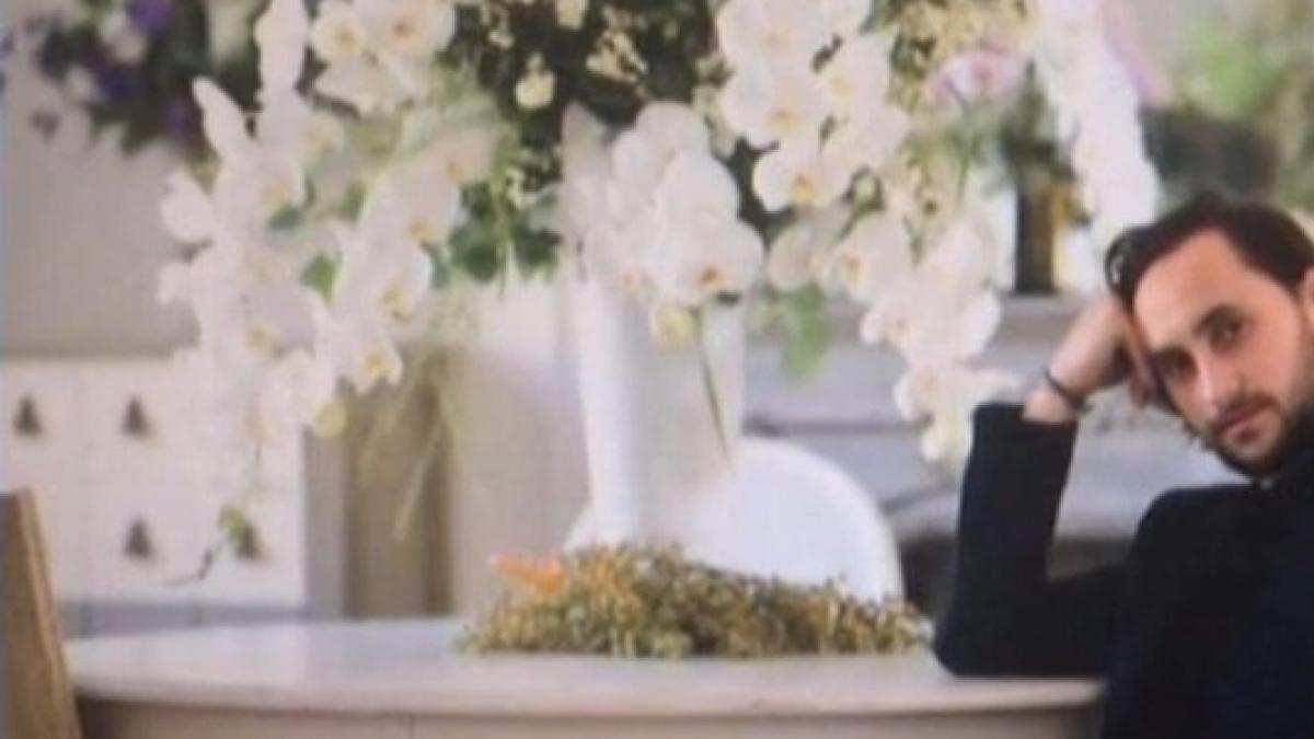 lacrimi pentru magicianul florilor sute de buchete de flori lasate in mai multe orase