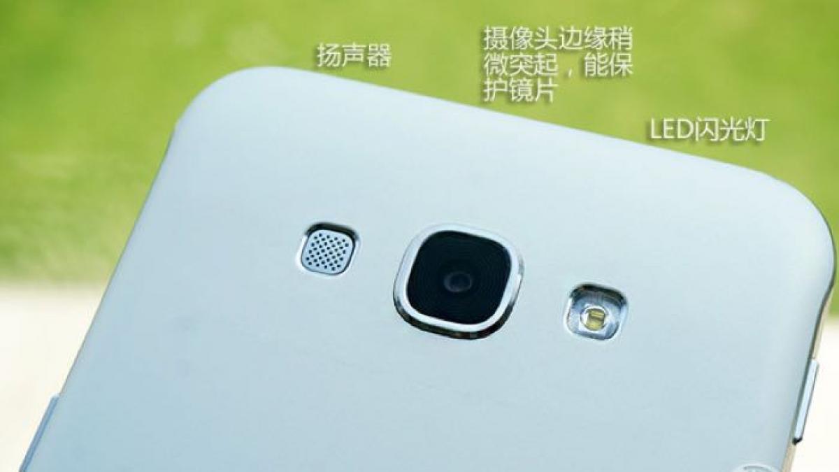 noile poze cu cel mai subtire telefon produs de samsung