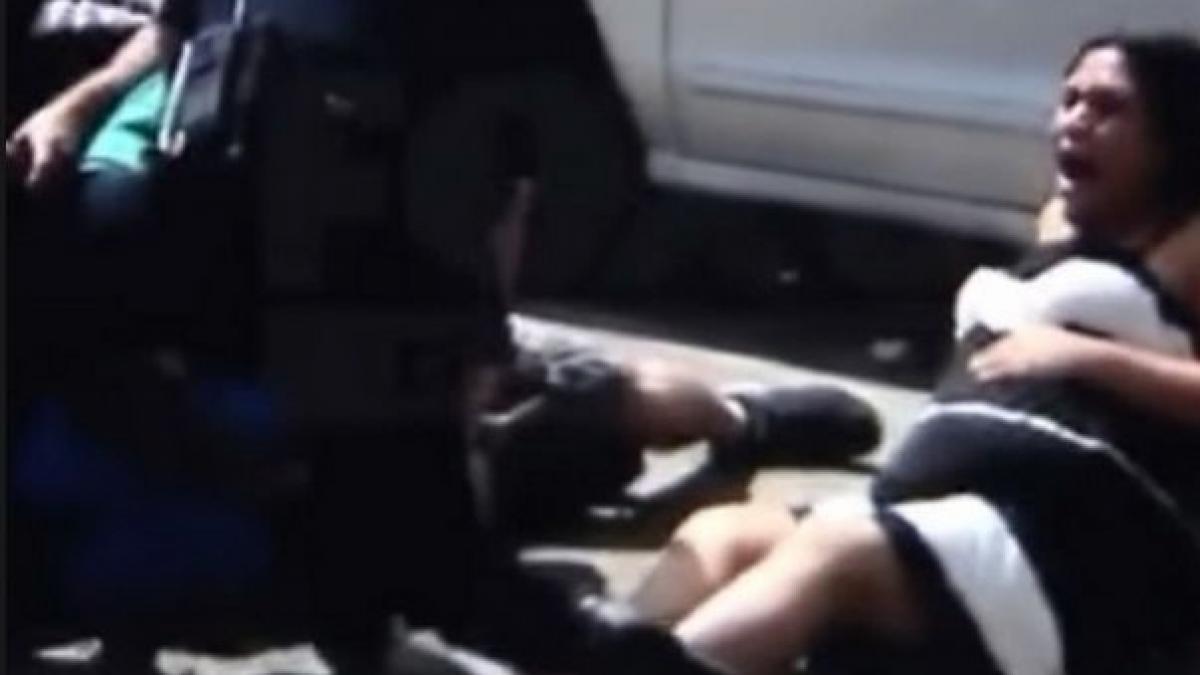 politistii lovesc cu bestialitate o femeie insarcinata imaginile care nu trebuiau sa apara salvate