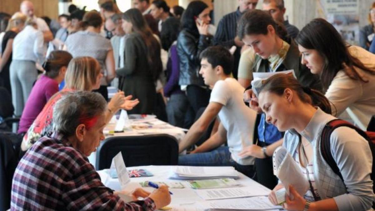 cate locuri de munca sunt disponibile in romania