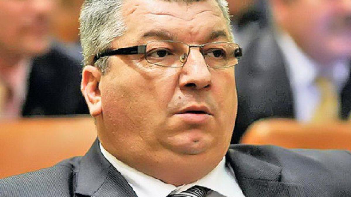 un senator sustine ca a ajuns in fata instantei din greseala