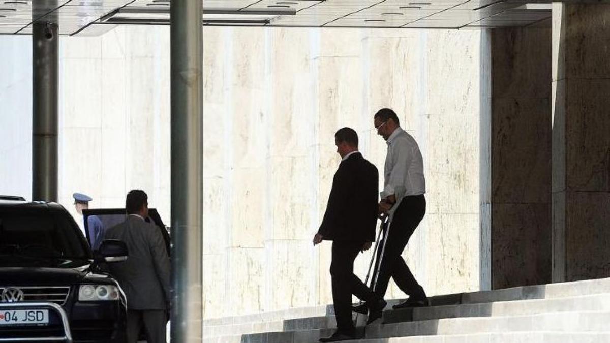 victor ponta nu se maresc salariile demnitarilor decat odata cu bugetarii