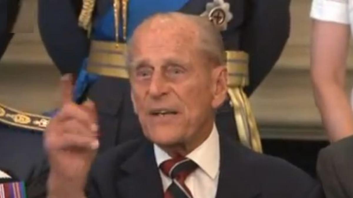 video printul philip al marii britanii iesire nervoasa la adresa unui fotograf