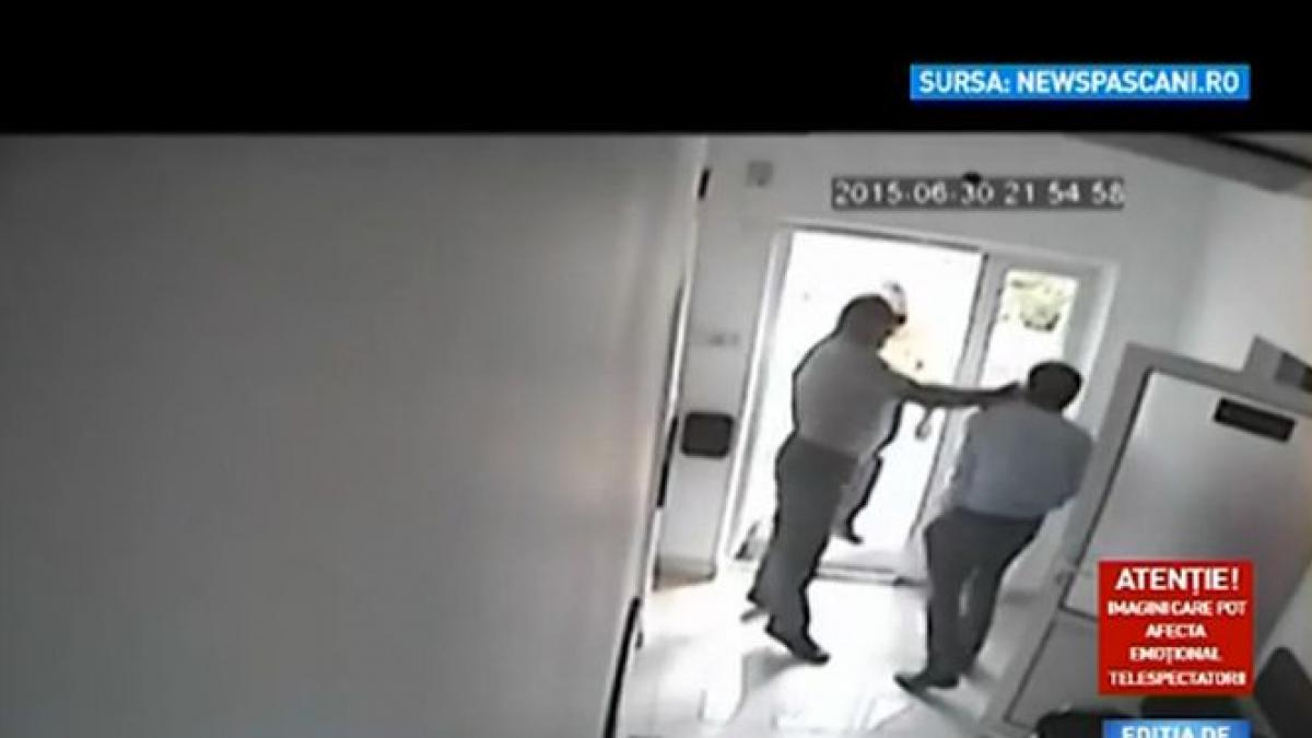 imagini incredibile primar batut in sediul institutiei vrem sa apelam o firma de paza