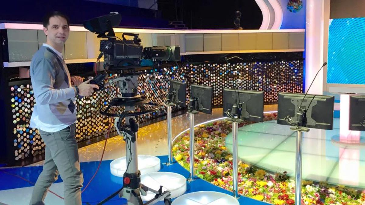 dan negru mesaj necrutator flamanzi desculti si goi jucam si noi