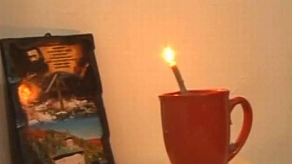 arsenie boca s a aratat langa frigider