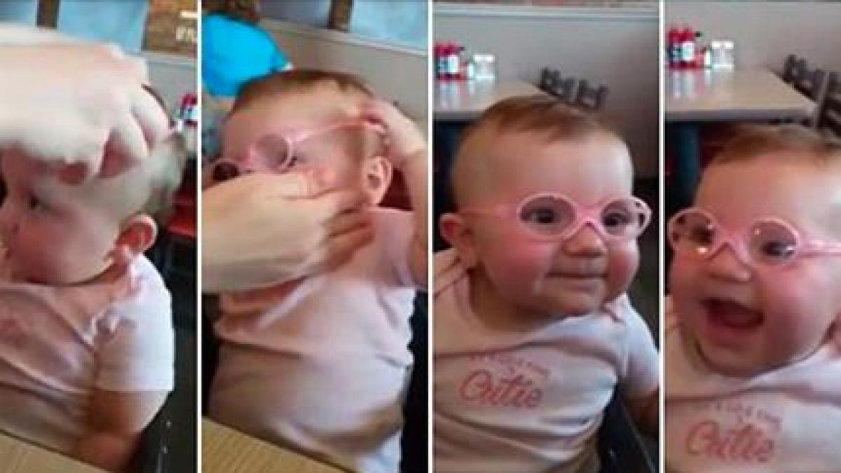 reactia minunata a unui bebelus dupa ce i se pun ochelari si a vazut parintii clar pentru prima data