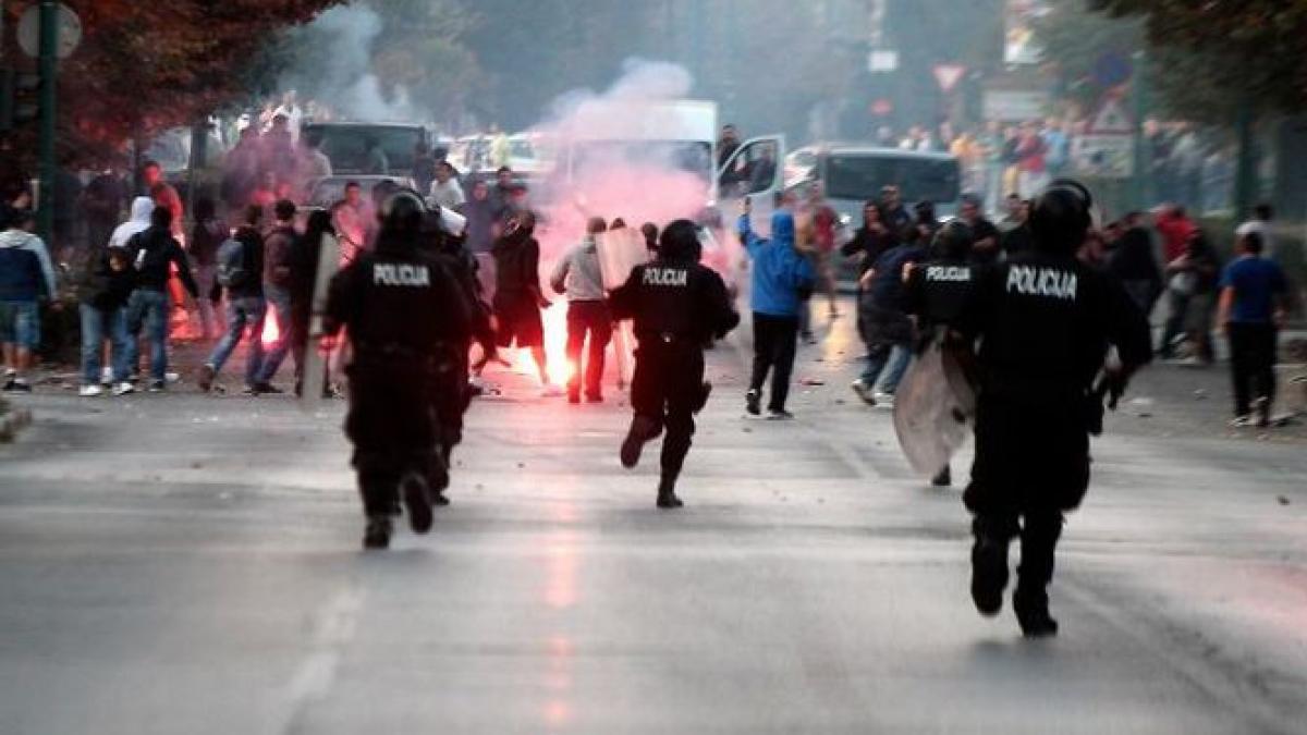 incidente violente in preliminariile ligii campionilor 18 ultrasi au fost raniti in luptele stradale