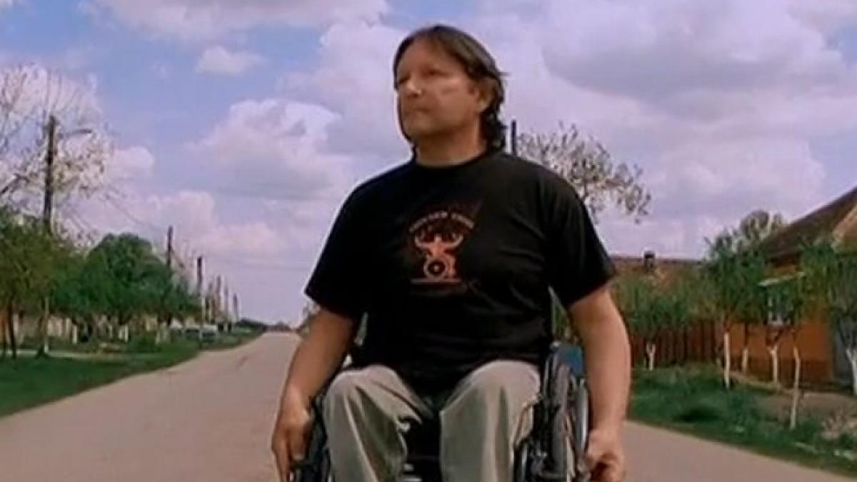 romanul care da tuturor o lectie de viata din scaunul cu rotile