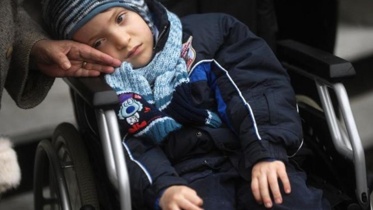 semnal de alarma al asistentilor sociali salariile sunt inumane