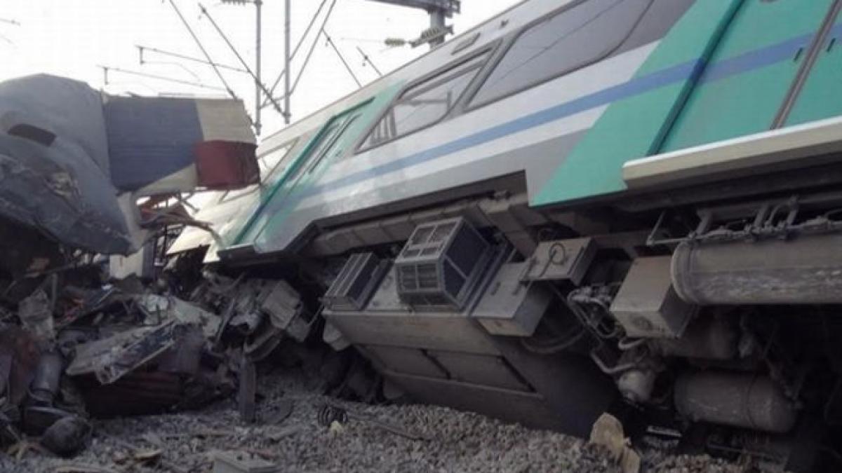 doua trenuri de pasageri s au ciocnit in pricipala gara din tunisia 49 de persoane au fost ranite