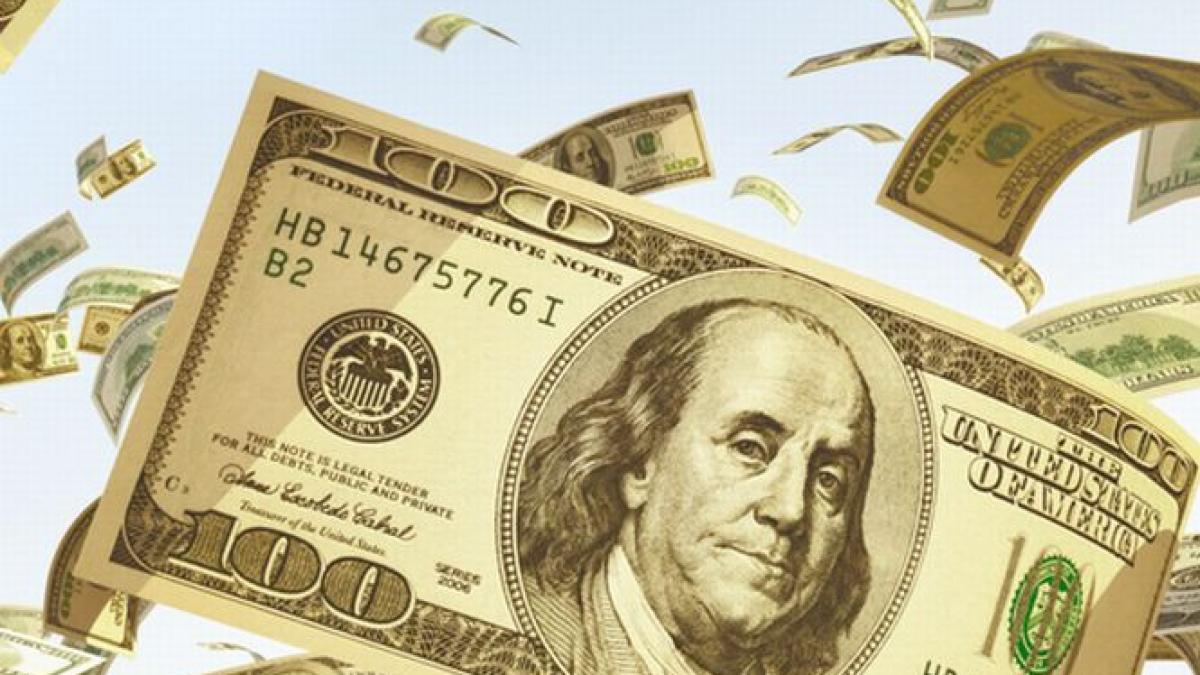 au inceput sa curga bani dintr o masina iar soseaua s a umplut cu mii de dolari ce au facut soferii