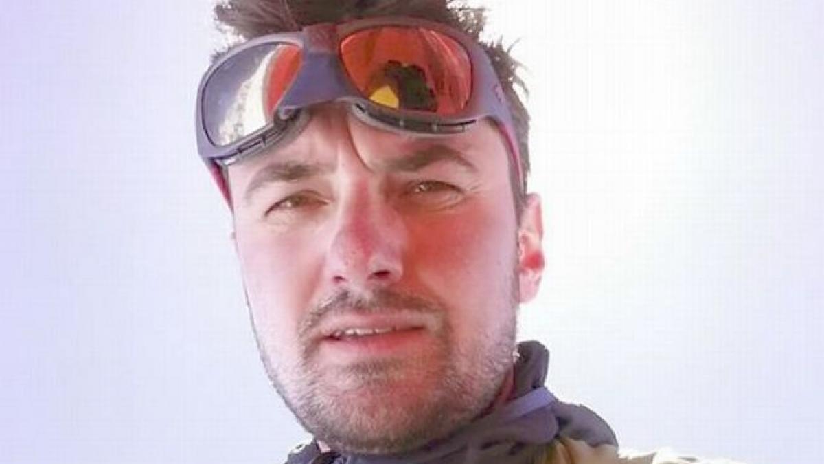 bucurie pentru nepal alpinistul alex gavan la income magazine