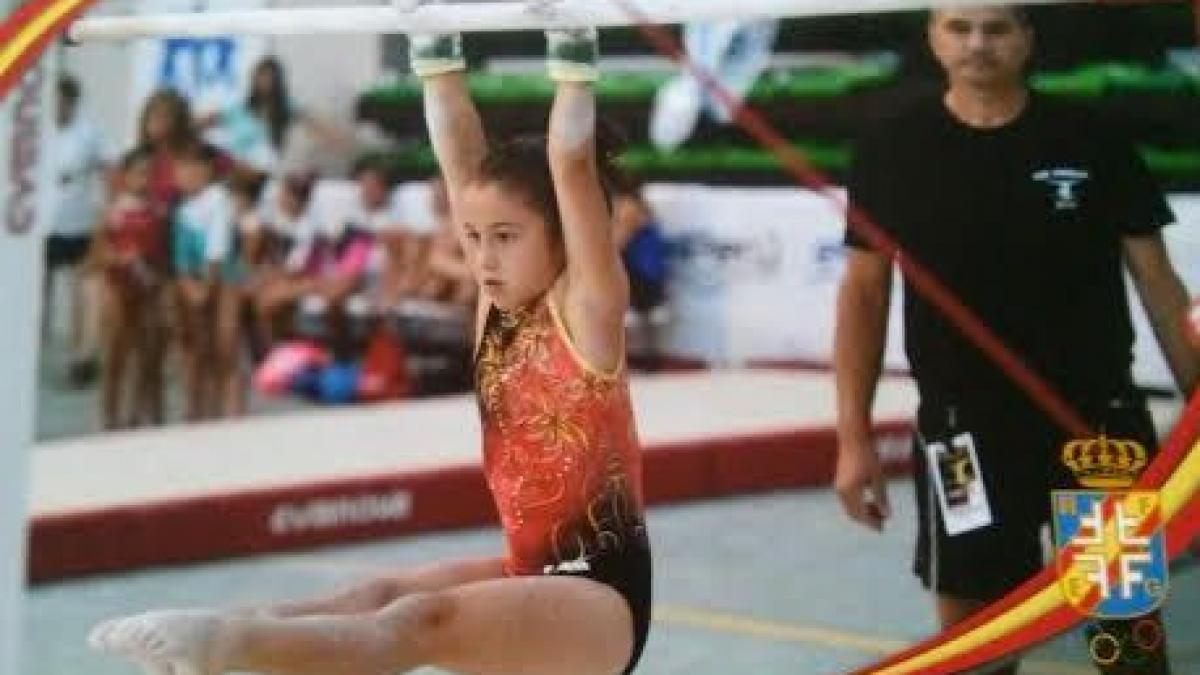 o mica gimnasta din romania cucereste spania