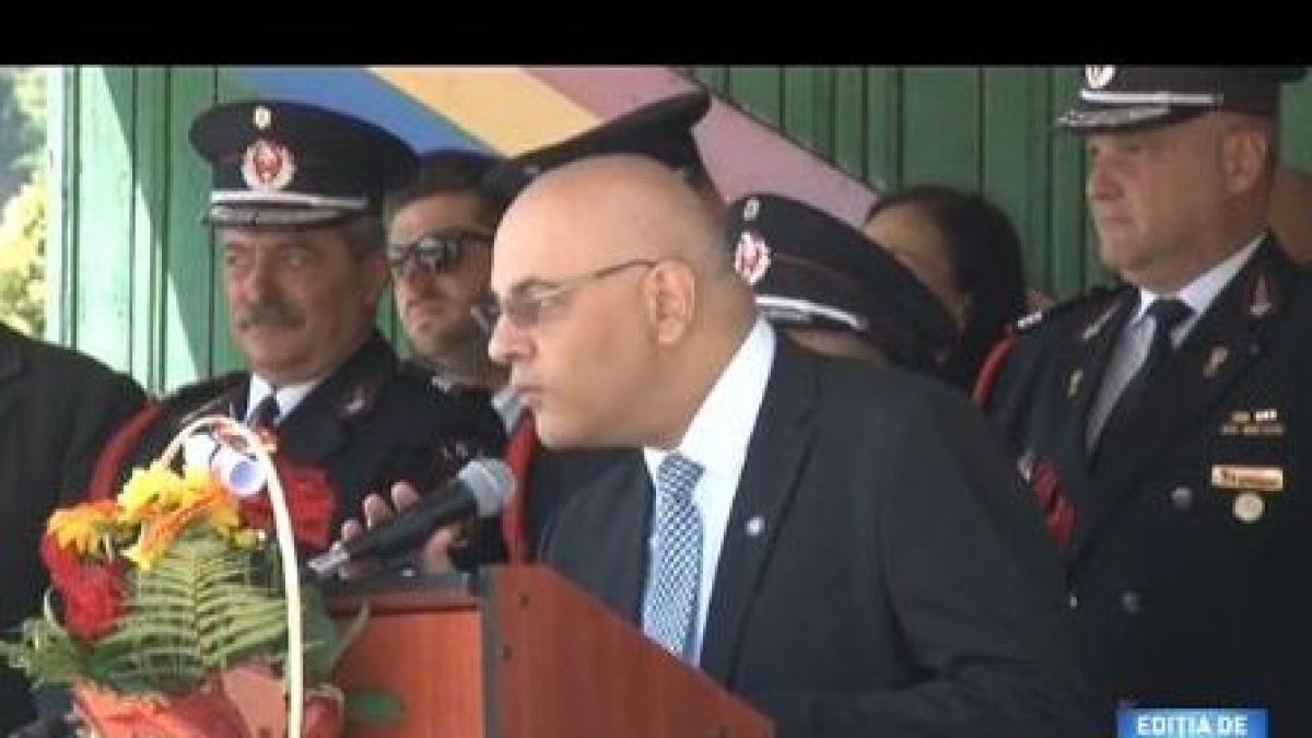 raed arafat doctor cu norma intreaga ce a facut creatorul smurd la o ceremonie de absolvire