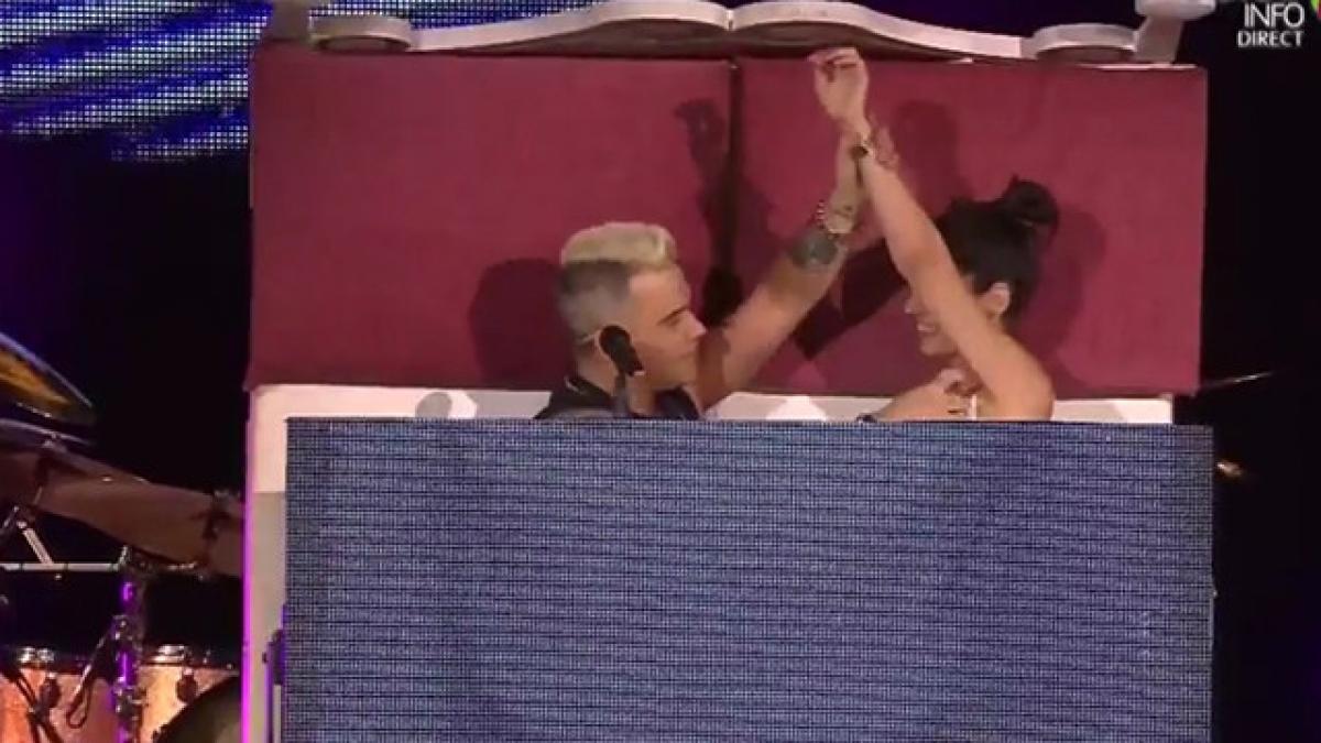 cine este romanca care s a bagat in pat cu robbie williams in timpul concertului
