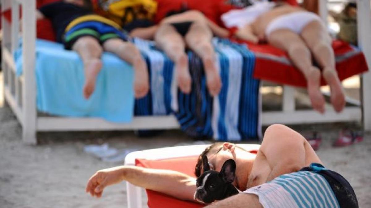 vacanta de cosmar turisti lasati fara bijuteriile din camera de hotel