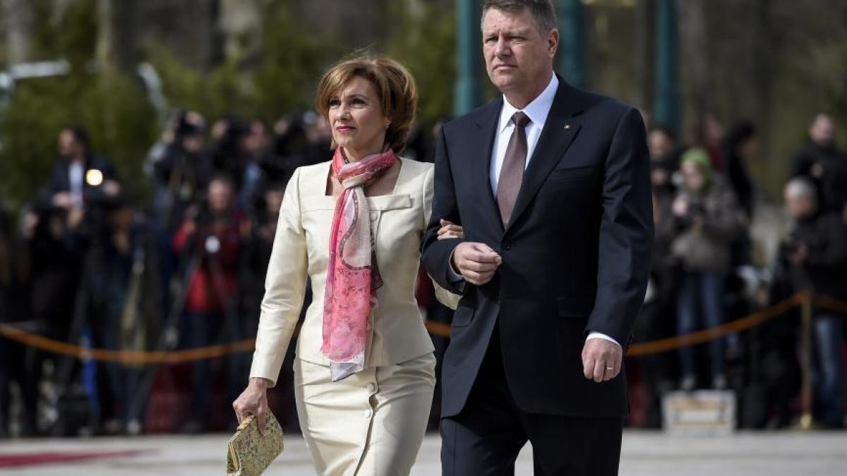 diaspora o ataca pe carmen iohannis ce i a scris o romanca