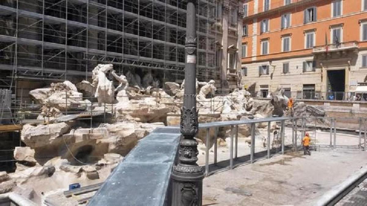 fantana trevi din roma interzisa publicului dupa o invazie de sobolani