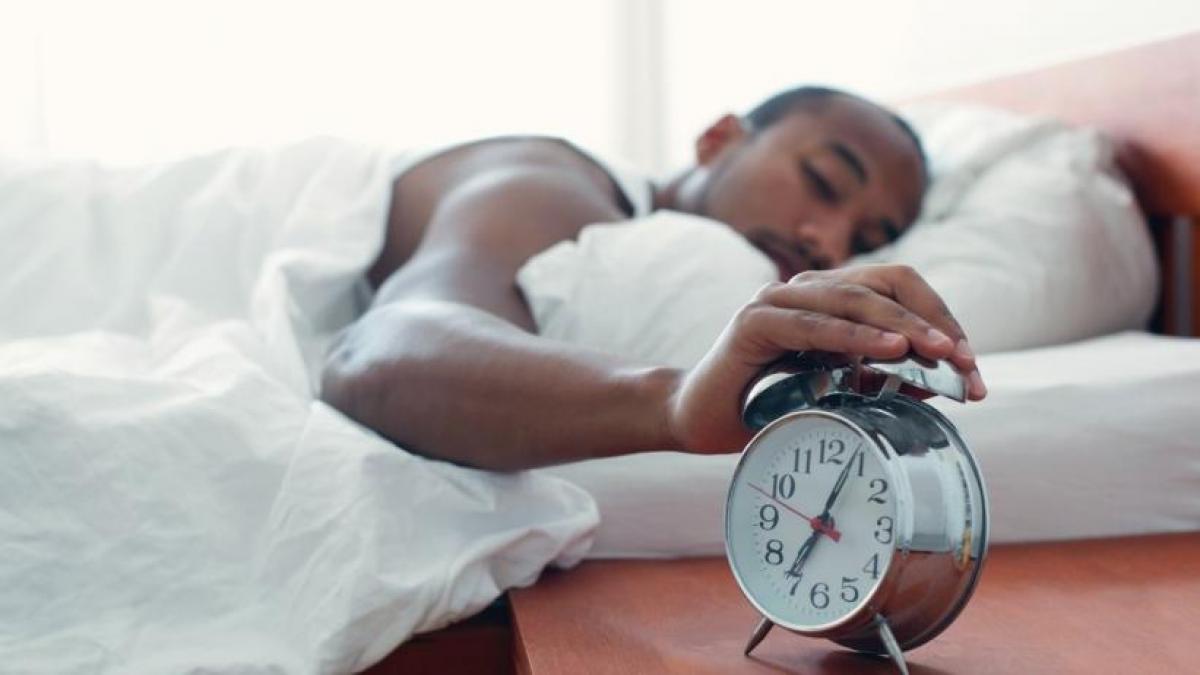 ghidul somnorosului zece metode prin care te trezesti dimineata