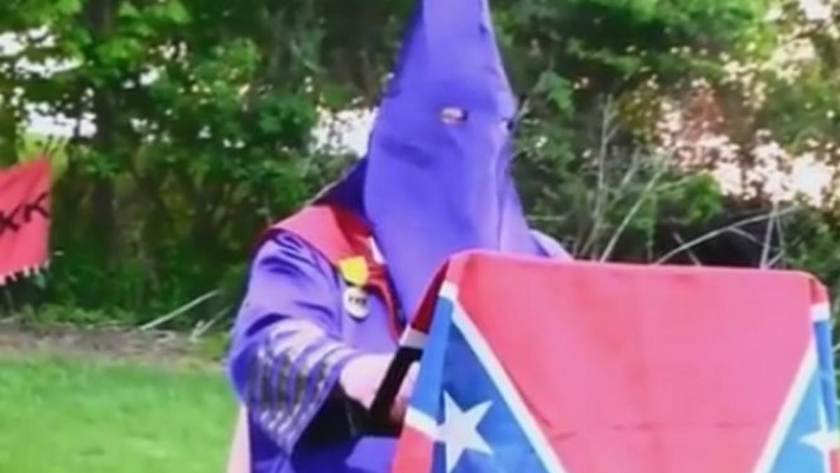 lectie de umanitate la protestele ku klux klan