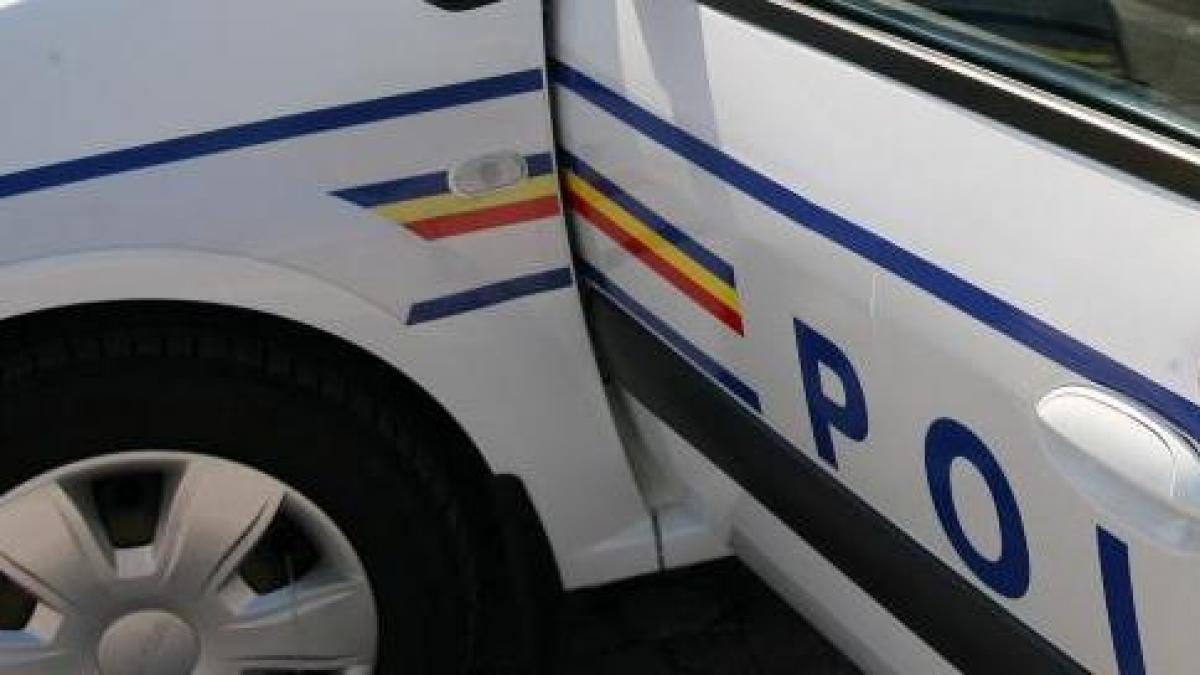 politia obligata sa il pazeasca pe liderul unui clan de romi