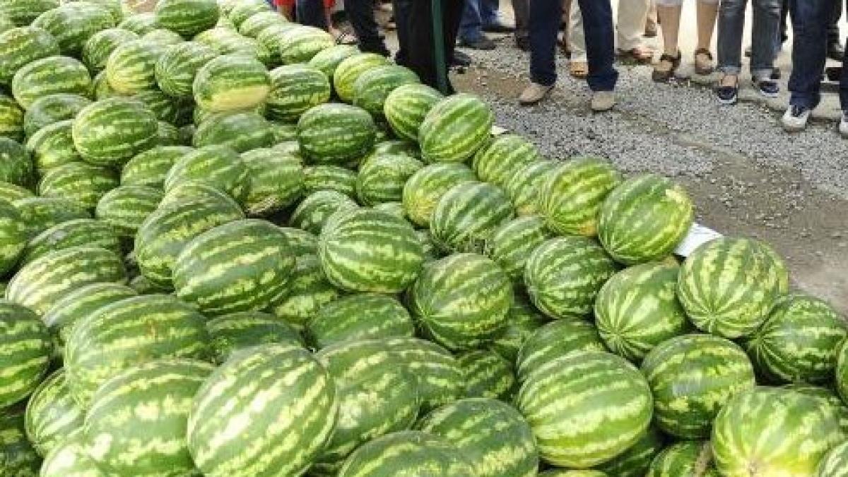 oameni in spital dupa ce au mancat pepeni ce recomanda specialistii