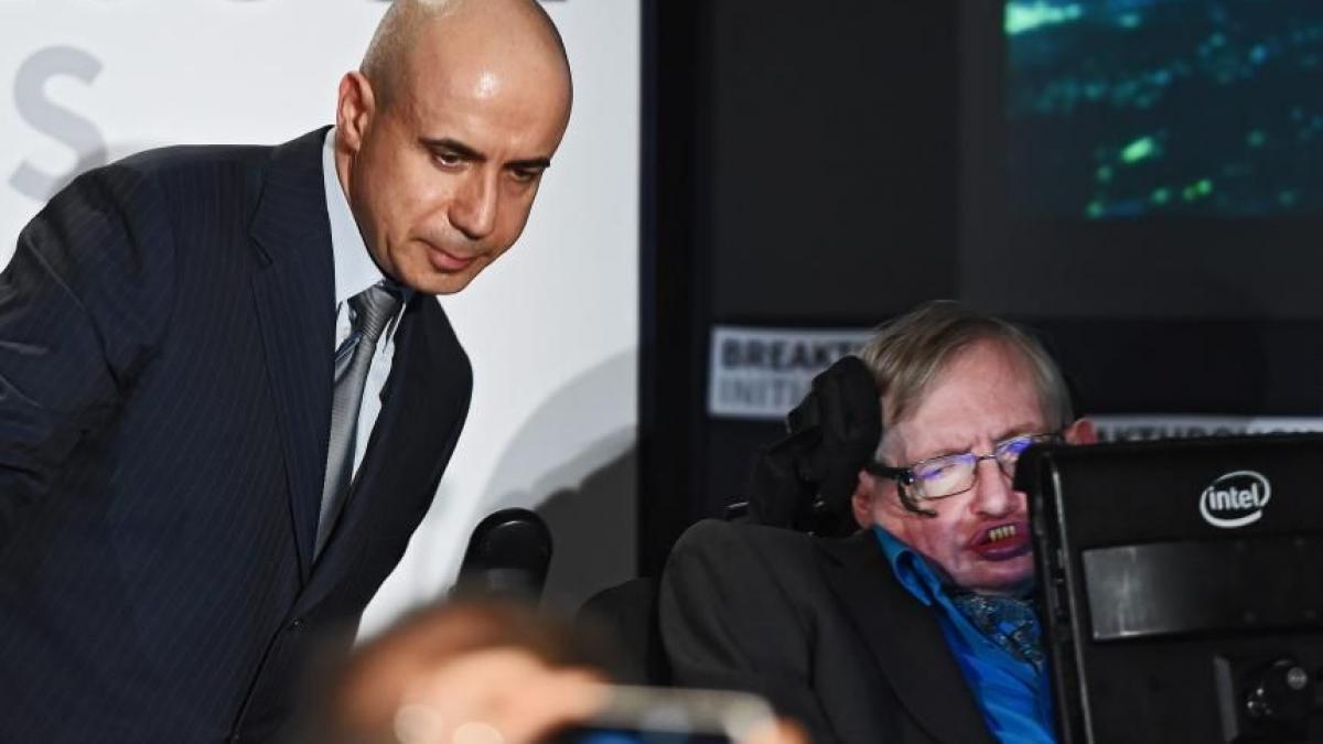 stephen hawking sprijina proiectul de 100 de milioane de dolari pentru cautarea extraterestrilor