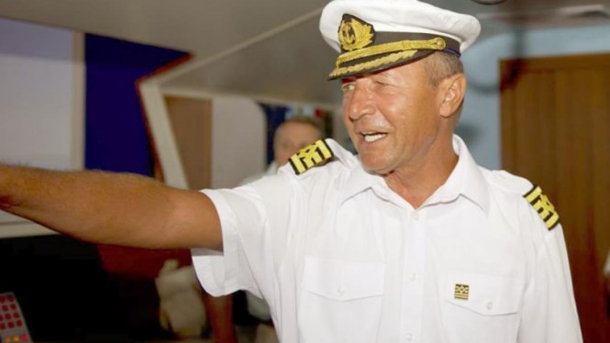 traian basescu atac dur la adresa lui klaus iohannis a abdicat fara sa fie rege