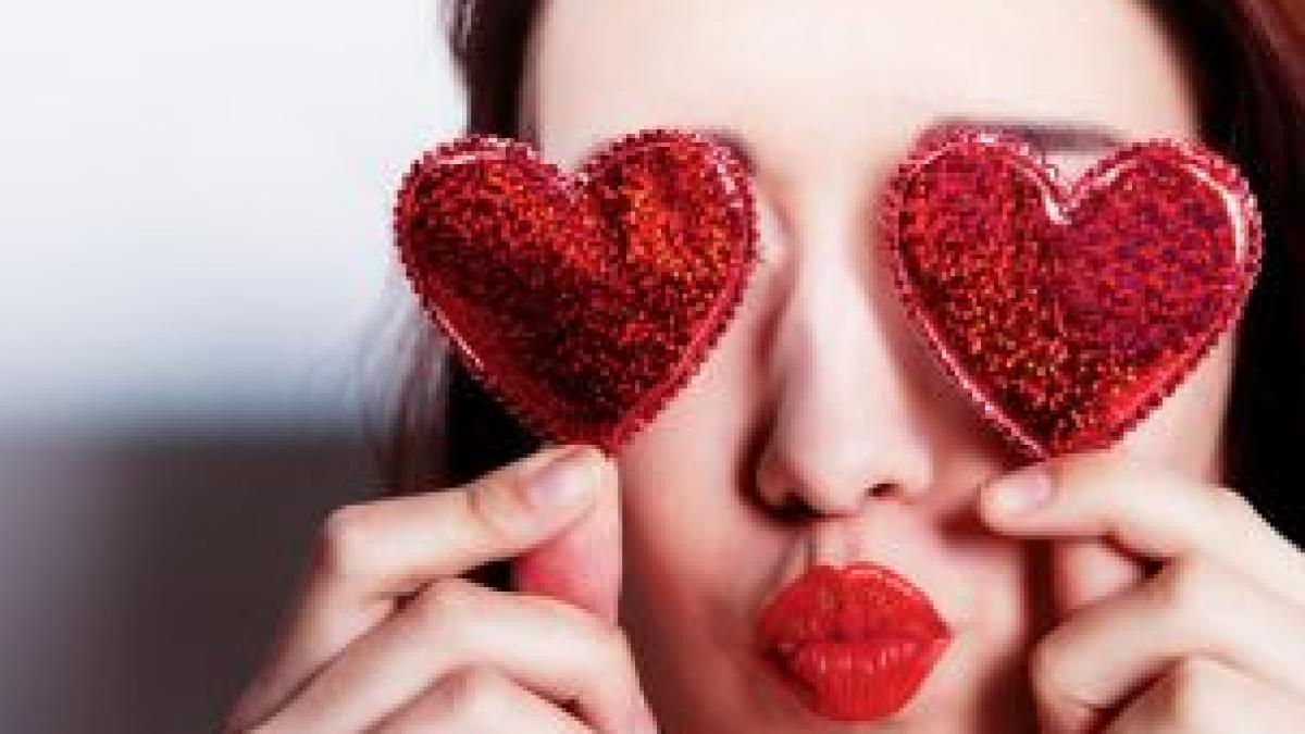 horoscop dragoste august ce iti rezerva astrele pe plan amoros