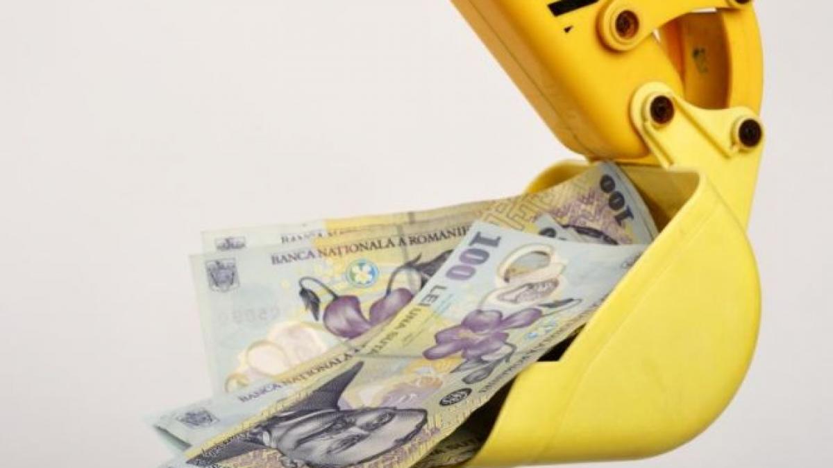 cel mai mare salariu din romania de 186 000 de lei lunar obtinut de o dactilografa