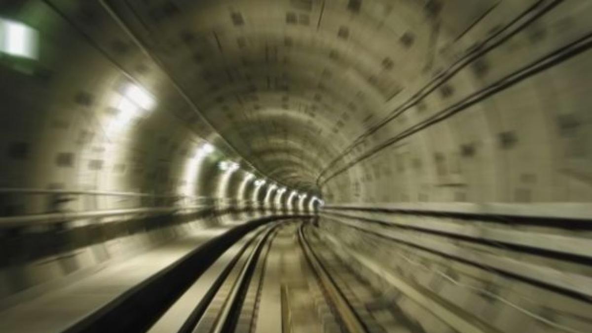 incident la metrou calatorii au intrat in panica dupa ce trenul s a pus in miscare cu usa deschisa