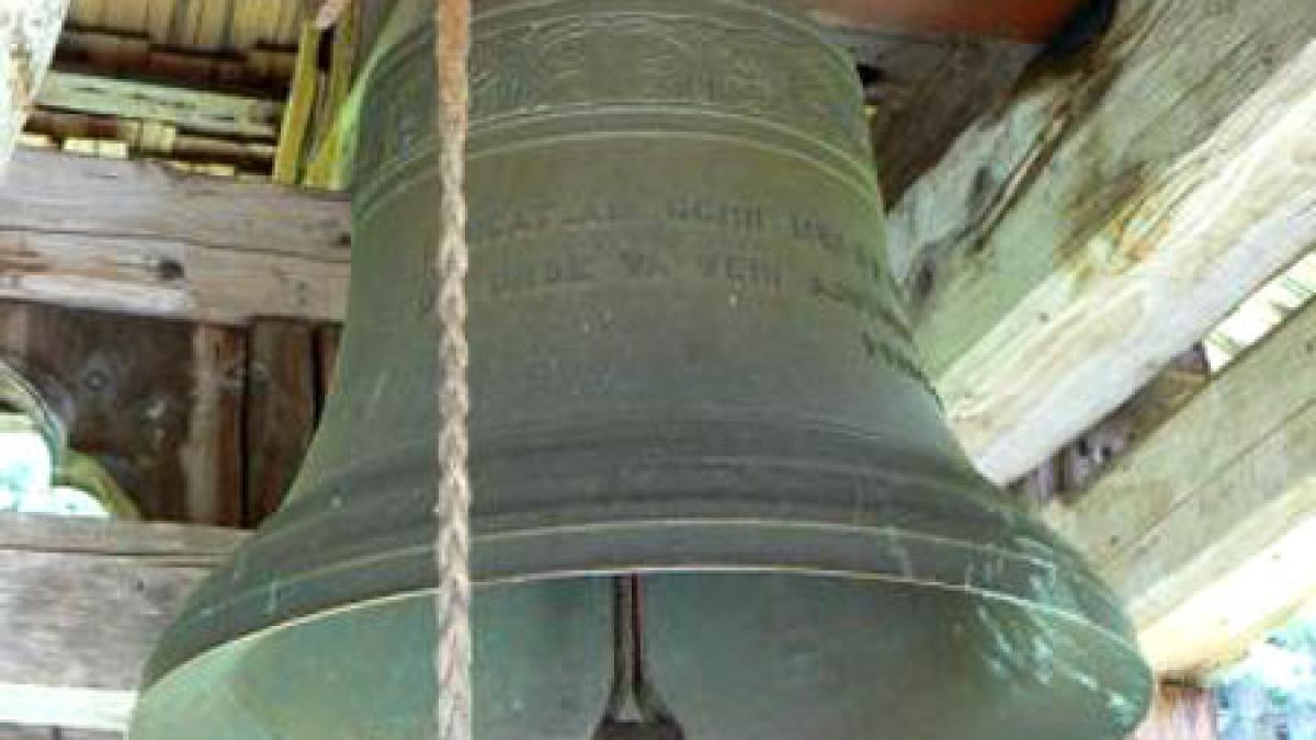 se scumpeste trasul clopotelor