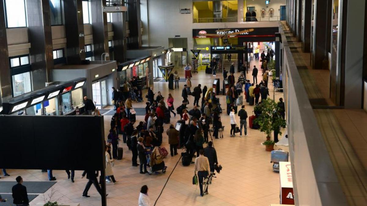 un roman pleaca din tara la fiecare 5 minute iata cifrele dezastrului