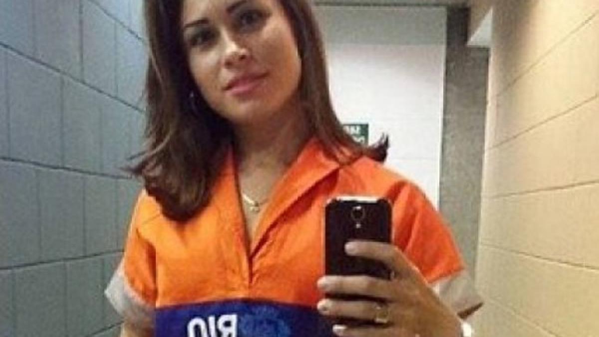 maturatoarea sexy din rio a devenit vedeta dupa ce pozele ei au aparut pe internet