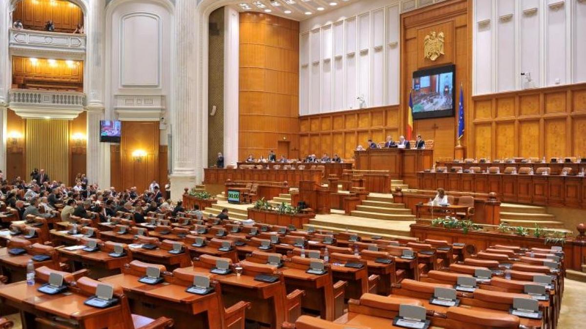 codul fiscal strica vacanta parlamentara senatorii si deputatii ar putea fi chemati mai devreme la