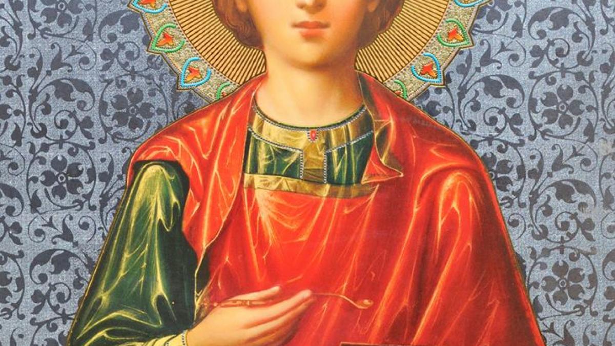 crestinii ortodocsi il praznuiesc astazi pe sfantul mucenic pantelimon tamaduitorul bolnavilor si