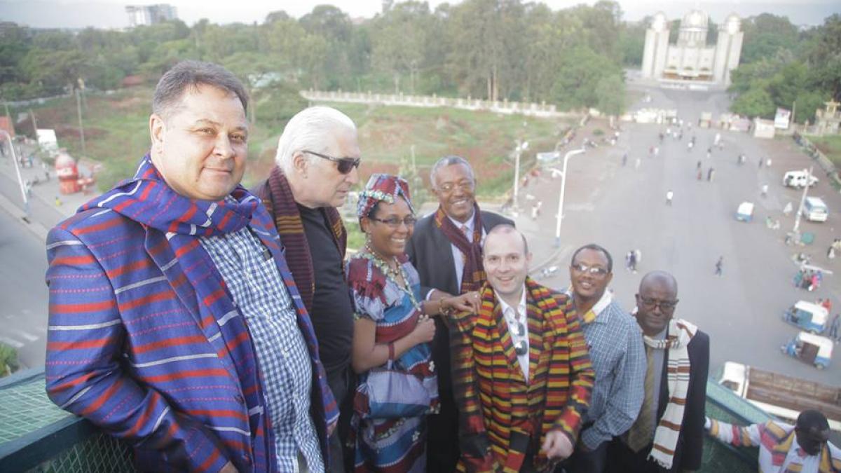 un senator este terorizat de un interlop