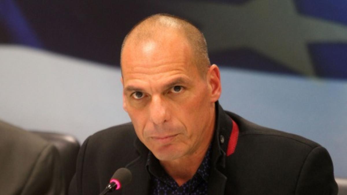 fostul ministru de finante al greciei yanis varoufakis acuzat de inalta tradare
