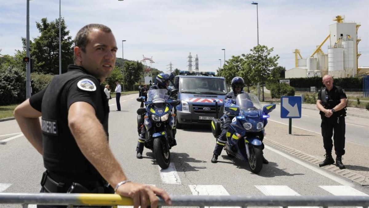 camion romanesc atacat in franta de agricultorii nemultumiti de scaderea preturilor la alimente