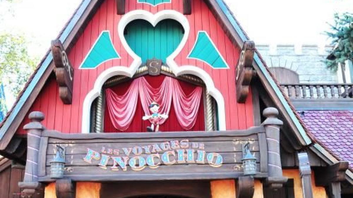 disneyland paris acuzat de discriminarea turistilor britanici si germani