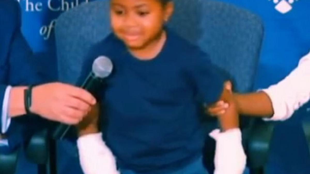 povestea impresionanta a baietelului care a suferit un dublu transplant de maini video