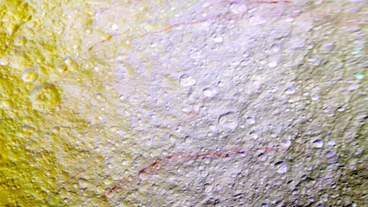 descoperire surprinzatore pe unul dintre satelitii planetei saturn