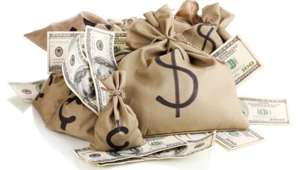 paguba de 150 000 dolari angajatul unei banci a uitat geanta langa bancomatul pe care il alimenta