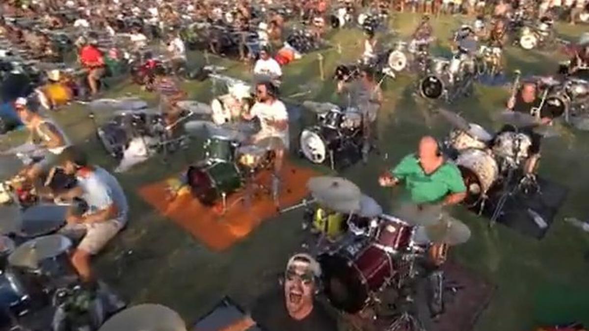 cum au incercat 1 000 de italieni sa i convinga pe membrii foo fighters sa concerteze la ei in oras