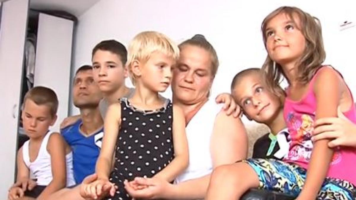 solidari cu victimele abuzurilor aceasta este familia care a spus nu abuzurilor si a pus simbolul