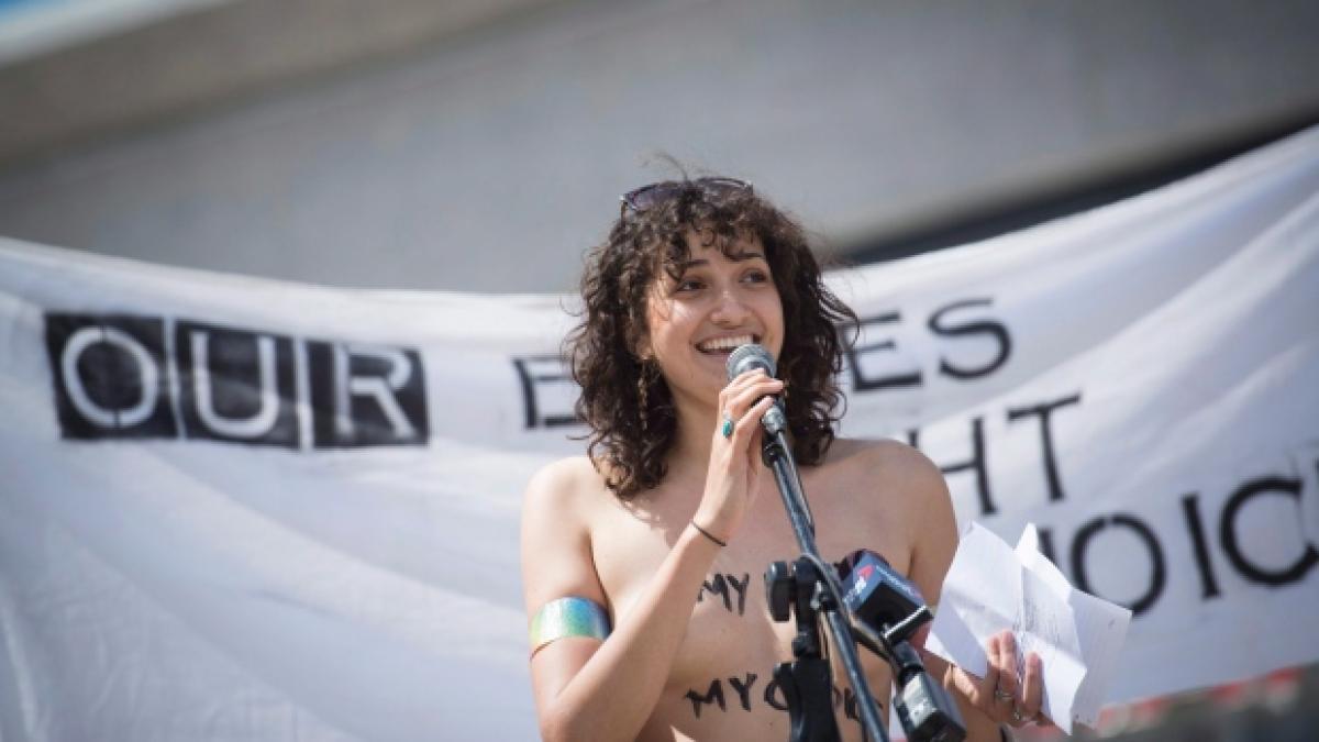 au protestat topless pentru un drept castigat in urma cu 20 de ani