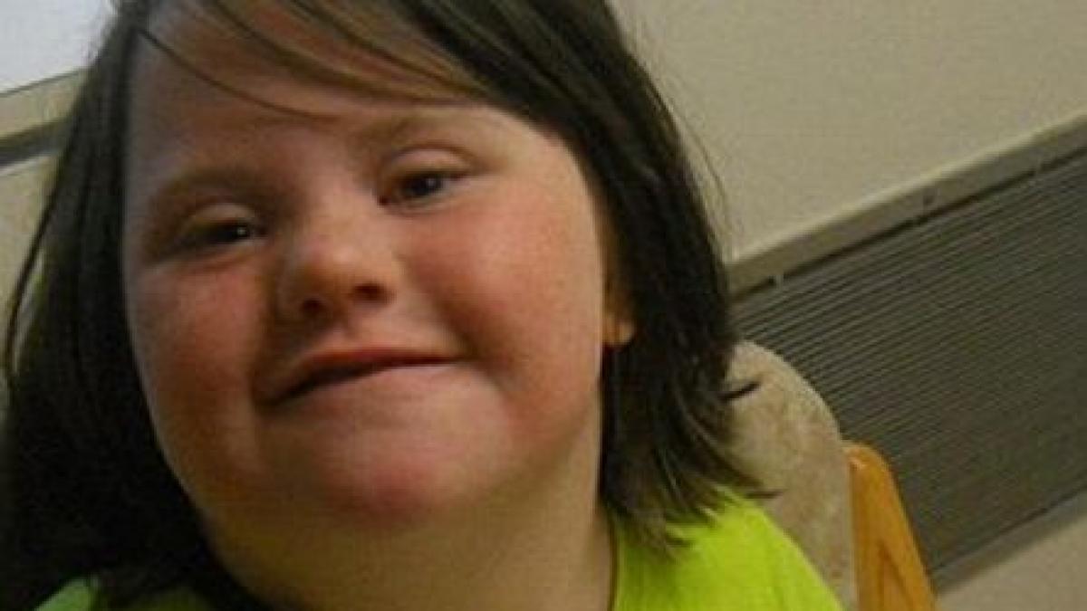 ea este eroina noastra o fetita cu sindromul down si a salvat familia de la o tragedie