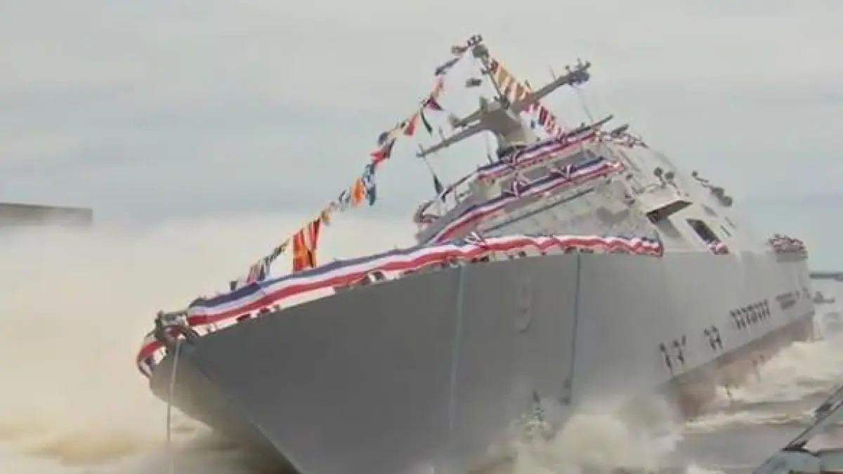 lansare spectaculoasa a celei mai noi nave de razboi a marinei americane