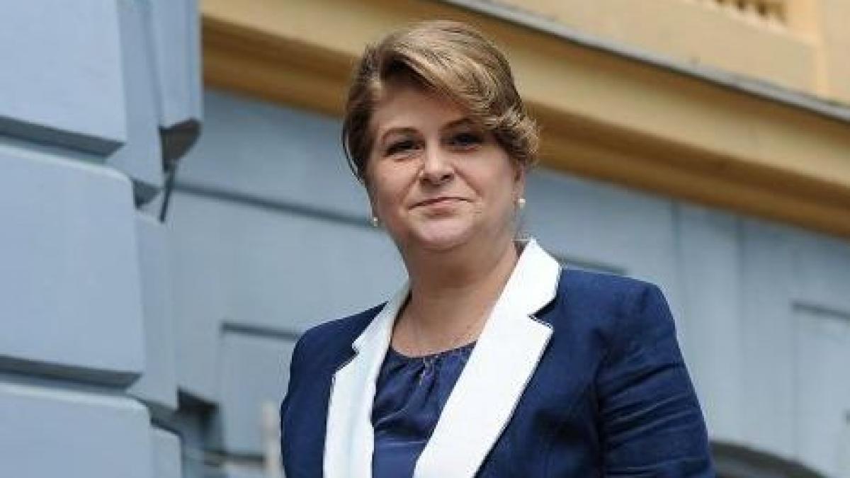 rovana plumb printre primele femei care au ales sa faca parte dintr un partid politic